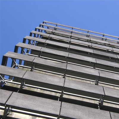 Hochhaus mit den Rippen außen Hochhaus mit den Rippen außen
